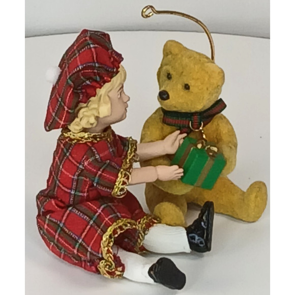 HALLMARK CHRISTMAS ORNAMENT 1994 Lucinda & Teddy SPECIAL EDITION - Picture 3 of 10